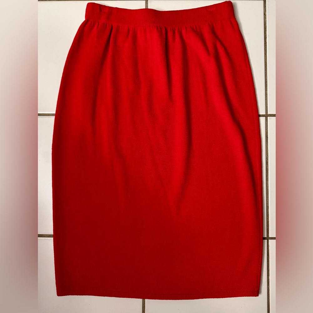ST. JOHN KNIT RED SKIRT - Size Medium